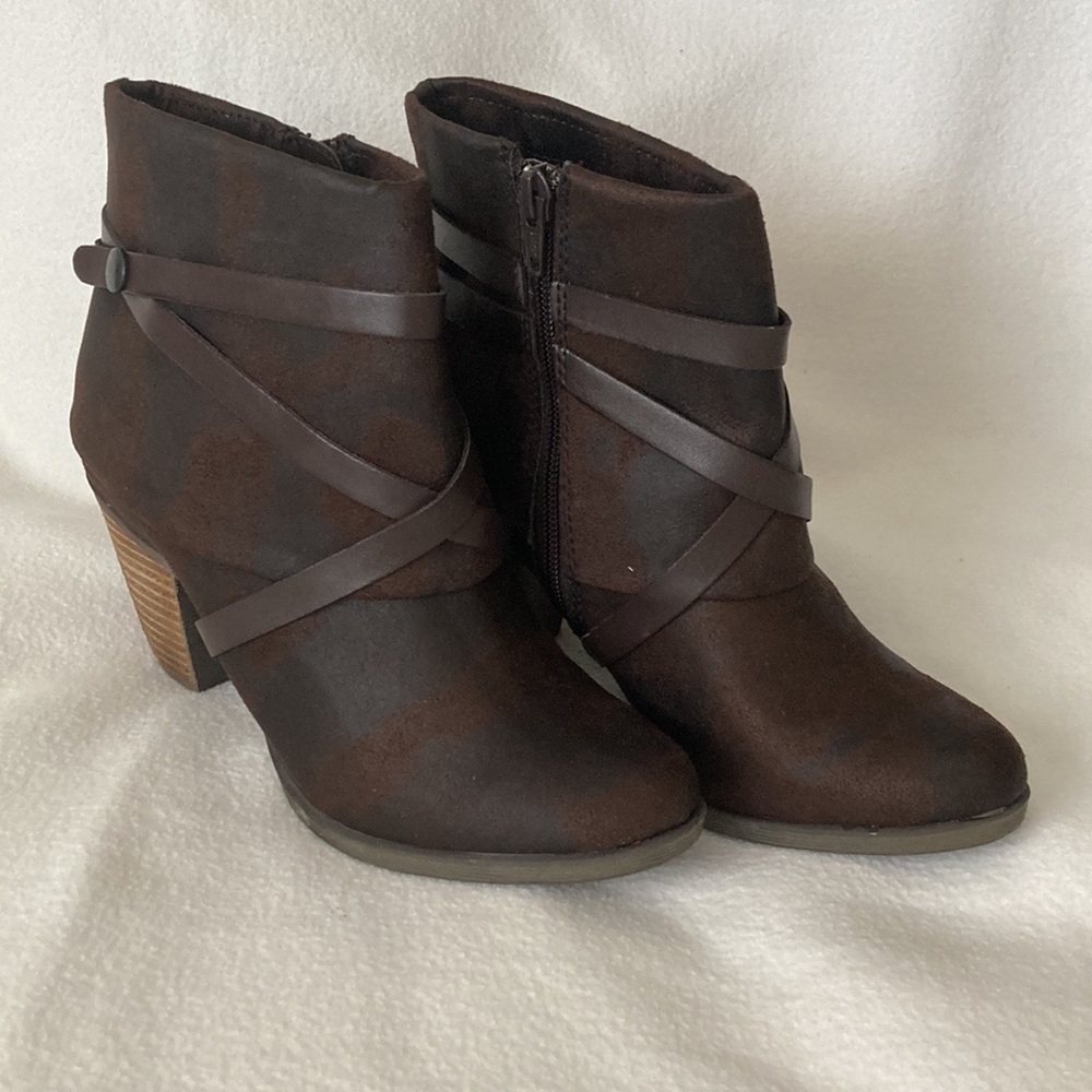 NIB Dark Brown Booties 6 1/2